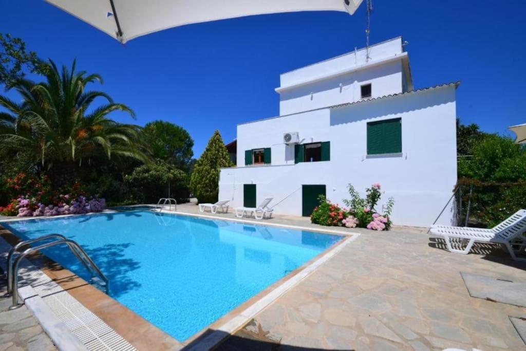 Secret Garden Villa-3bd, Pool & Bbq In Villa