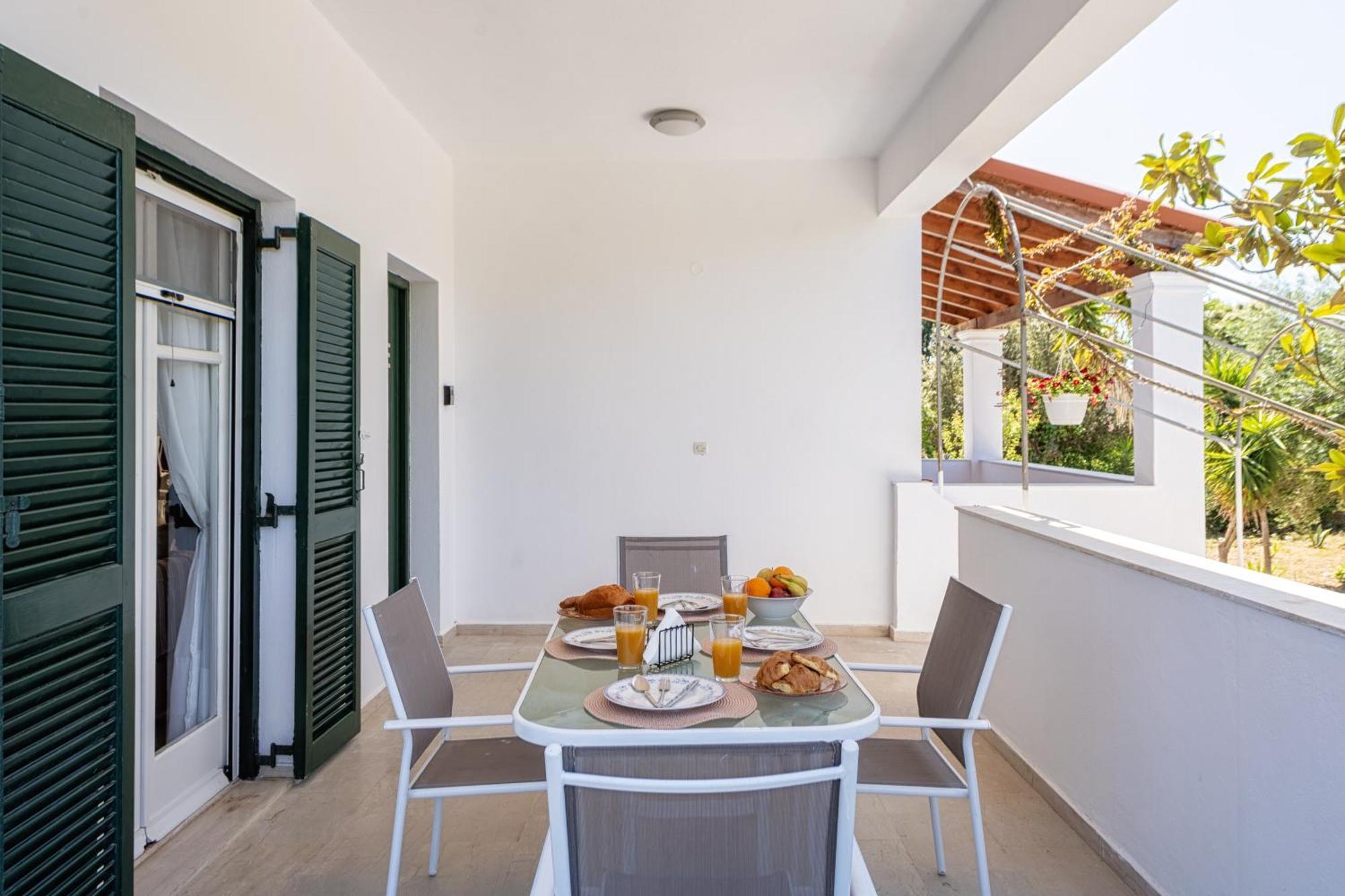 Secret Garden Villa-3bd, Pool & Bbq In Villa Halikounas